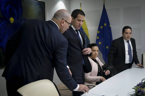 Venezuelas Oppositionsledare Juan Guaido Anländer Till Europaparlamentet Bryssel Belgien Den — Stockfoto