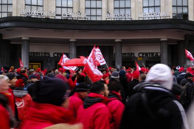 Güçlendirilmiş ve adil bir şekilde finanse edilen toplumlar için ulusal gösteri