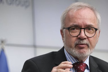 Brüksel, Belçika. 30 Ocak 2020. Avrupa Yatırım Bankası (Eib) Başkanı Werner Hoyer, Eib 'in yıllık basın toplantısı sırasında konuştu..