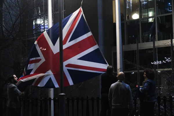 Retrait du drapeau européen du Parlement européen à Bruxelles , — Photo