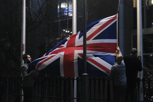 Удаление европейского флага из Европейского парламента в Брюсселе , — стоковое фото