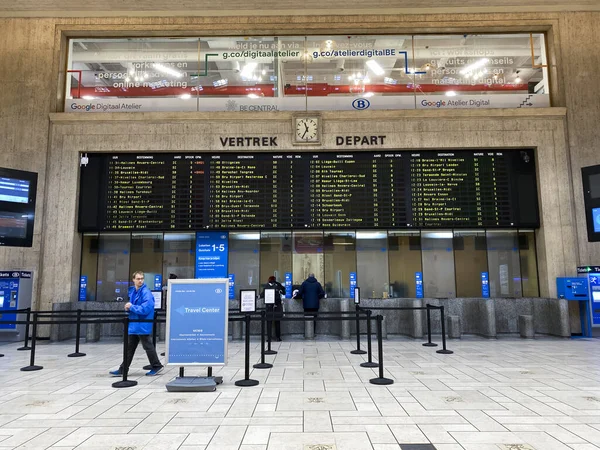 Bryssel Belgien Februari 2020 Passagerare Går Centralstationen — Stockfoto
