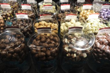 Brüksel, Belçika 'da 13 Şubat 2020' de düzenlenen yıllık Brüksel Çikolata Salonu 'nda çeşitli çikolata çeşitleri görülmektedir..