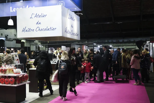 Bezoekers Kopen Chocolade Maken Een Rondleiding Jaarlijkse Brussels Chocolate Salon — Stockfoto