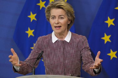 Brüksel, Belçika. 19 Şubat 2020. Avrupa Komisyonu Başkanı Ursula von der Leyen, Yapay Zeka konulu basın toplantısında (Ai).   