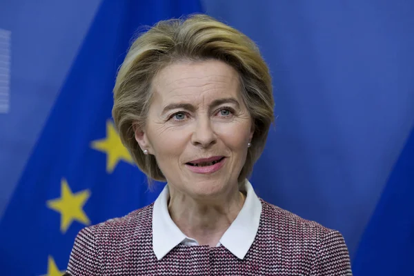 Brüksel, Belçika. 19 Şubat 2020. Avrupa Komisyonu Başkanı Ursula von der Leyen, Yapay Zeka konulu basın toplantısında (Ai).   