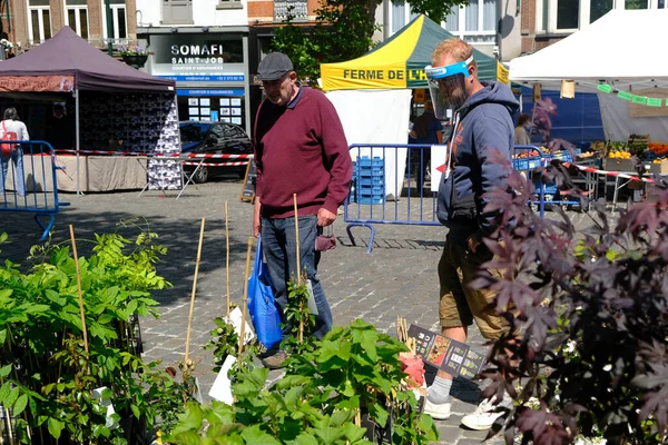 Vendeur Fleurs Sur Marché Plein Air Bruxelles Belgique Mai 2020 — Photo