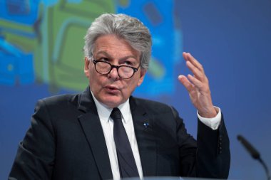 AB Komiseri Margrethe Vestager ve AB Komiseri Thierry Breton 13 Mayıs 2020 'de Belçika' nın Brüksel kentinde Avrupa Turizminin stratejik yönelimleri hakkında basın toplantısı düzenlediler..