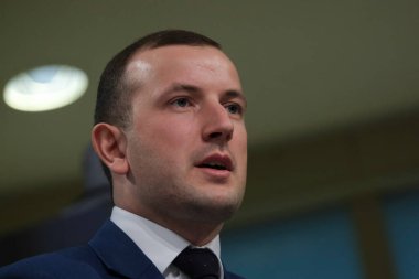 İcra Kurulu Başkan Yardımcısı Frans TIMERMANS, Komisyon Üyeleri Stella KYRIAKIDES ve Virginijus SINKEVICIUS 'un 20 Mayıs 2020 tarihinde Brüksel, Belçika' da düzenlediği Biyolojik Çeşitlilik Stratejisi ve Çiftlik Stratejisi konulu basın toplantısı