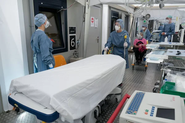 Equipe Médica Trabalha Triagem Hospital Universitário Liège Com Poucos Pacientes — Fotografia de Stock