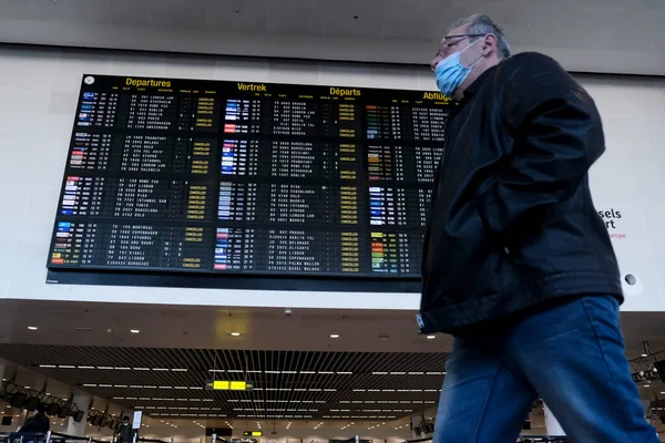 Passagerare Kontrollera Avgång Ombordstigning Där Flesta Flygen Inställda Zaventem International — Stockfoto