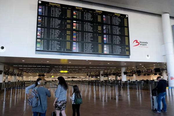 Passagerare Kontrollera Avgång Ombordstigning Där Flesta Flygen Inställda Zaventem International — Stockfoto