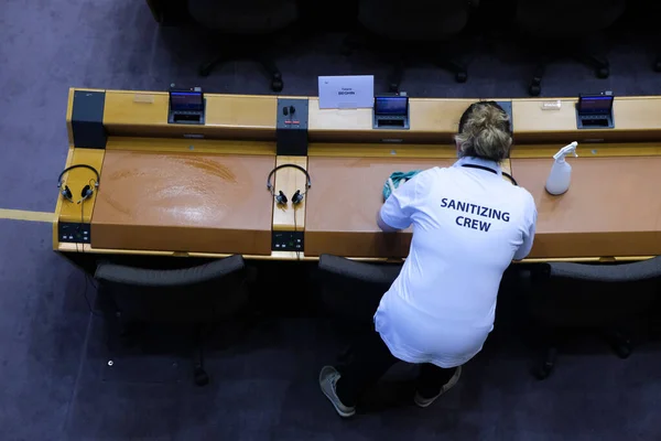 Members Sanitising Crew Clean Hemicycle Ahead Plenary Session European Parliament — Stock Photo, Image