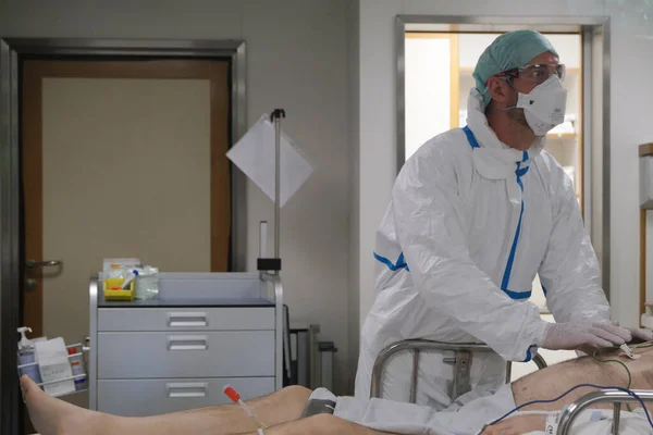 Medisch Personeel Werkt Intensive Care Unit Icu Voor Covid Patiënten — Stockfoto