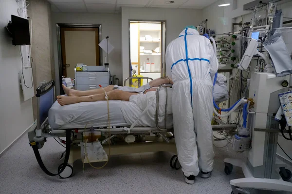 Equipe Médica Trabalha Unidade Terapia Intensiva Uti Para Pacientes Covid — Fotografia de Stock