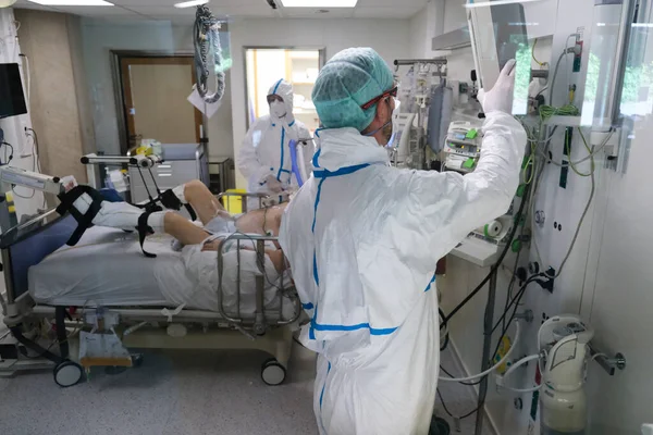 Medizinisches Personal Auf Der Intensivstation Intensivstation Für Covid Patienten Universitätsklinikum — Stockfoto