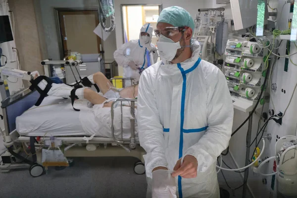 Orvosi Személyzet Intenzív Osztályon Covid Betegeknek Belgiumi Liege Egyetemi Kórházban — Stock Fotó