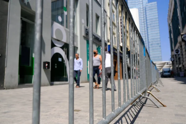 Persone Che Indossano Una Maschera Protettiva Camminano Rue Neuve Una — Foto Stock