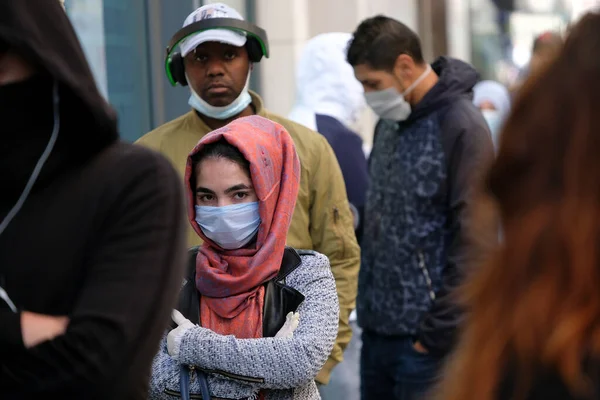 Clients Queue Enter Shops Rue Neuve Main Commercial Street Brussels — Stock Photo, Image