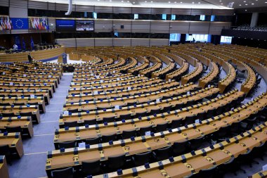 Brüksel, Belçika. 13 Mayıs 2020. Avrupa Parlamentosu 'nun bir günlük genel kurul toplantısında hemicycle' a genel bakış .