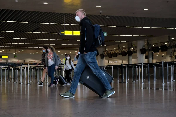 Passagerare Som Bär Munmasker För Att Skydda Mot Spridning Coronavirus — Stockfoto