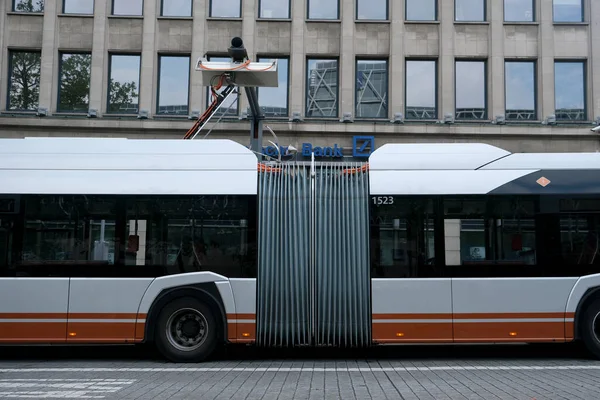 Ônibus Elétrico Transporte Público Rua Principal Bruxelas Bélgica Maio 2020 — Fotografia de Stock