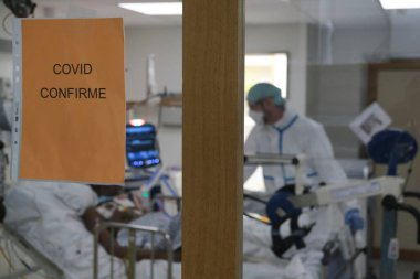 Bir hasta, 5 Mayıs 2020 'de Liege, Belçika' daki CHU de Liege hastanesinde Coronavirus hastalığı (COVID-19) için yoğun bakım ünitesinde görülmektedir..