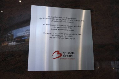 Brüksel, Belçika 'daki Brüksel Havalimanı girişine 15 Mayıs 2020 