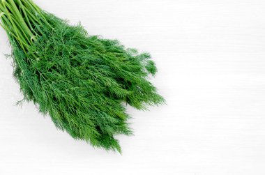 Bir demet taze dereotu. Vejetaryen sağlıklı yiyecekler. Salata ya da sos için. Yakın plan..