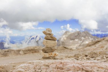 Dağların yüksekliği Haritayı istikrar güç dengesi içinde bir taş kule