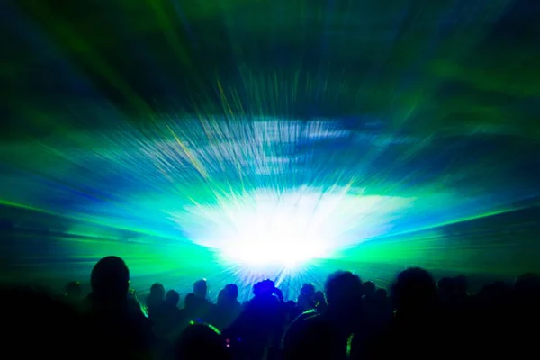 Colorful laser show nightlife hypnosis light tunnel people crowd — Stock Photo, Image