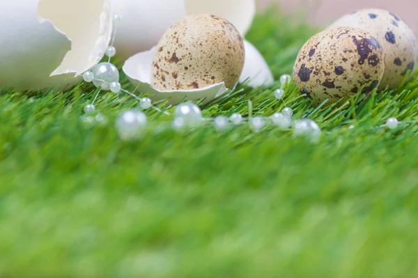 Frohe Ostern Mit Verstecktem Nest Traditionelle Korbdeko Zum Feiern Handgemachte — Stockfoto
