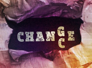 Yırtık altın folyo altında Chance 'in değişen sözcüğüne geçin. Ticari zorluk başlangıçta kriz yönetimi kavramı.