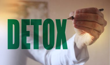 Doktor kelime Detox 'unu işaretleyici, tıbbi tedavi konseptiyle işaret ediyor.