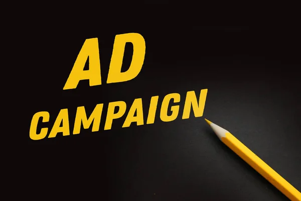 연필은 캠페인이라는 단어를 씁니다 마케팅 — 스톡 사진