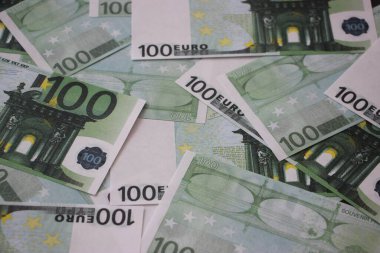 Bir sürü 100 Euro banknot. Para Para Finansal İş Başarı Konsepti.