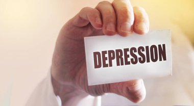 Depresyon kelimesi Doktor 'un elinde tuttuğu bir karta yazılır. Seçici odaklanma. Tıbbi konsept.