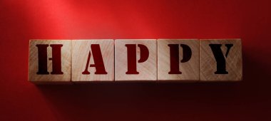 Kırmızı zemin üzerinde 