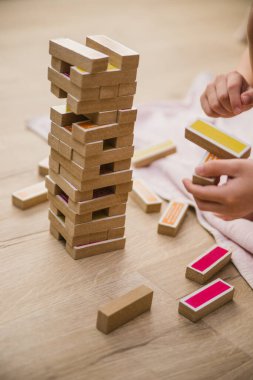 Tower Board oyunu. Ev eğlencesi. Oyunun ahşap unsurları. Evde otur..