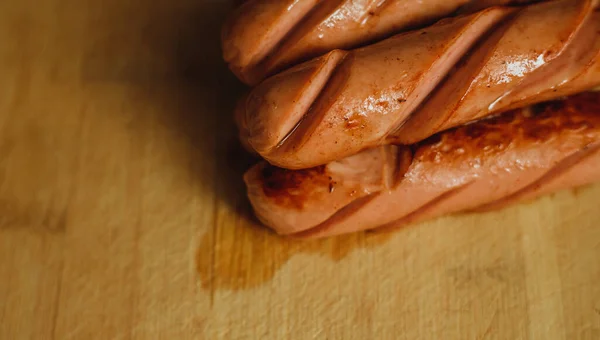 Fried Sausages Lie Wooden Board Fast Food Breakfast Sausages Grill — Stock Photo, Image