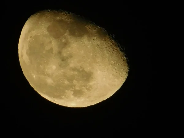 Félhold Felemelkedő Bézs Hold Fekete Éjszakai Égbolton Közelről — Stock Fotó