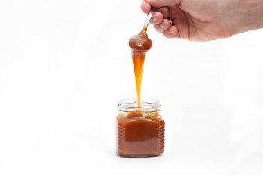 Yılbaşı için bankada tuzlu karamel