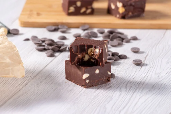 Leckerer Fudge Mit Hausgemachter Schokolade Und Nüssen — Stockfoto