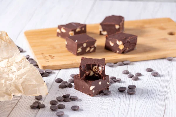 Leckerer Fudge Mit Hausgemachter Schokolade Und Nüssen — Stockfoto