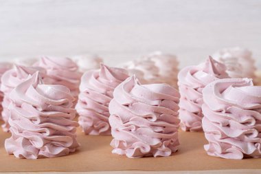 Masada güzel pembe şekerlemeler