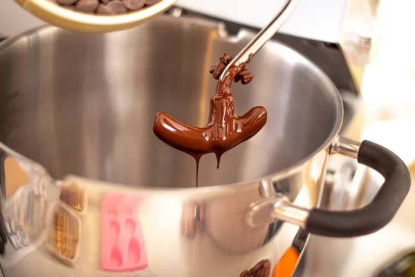 Fazer Chocolate Com Uma Máquina — Fotografia de Stock