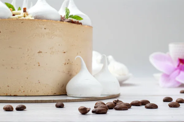 Delicious Brown Cake Marshmallows Cup Coffee — Stock Photo, Image