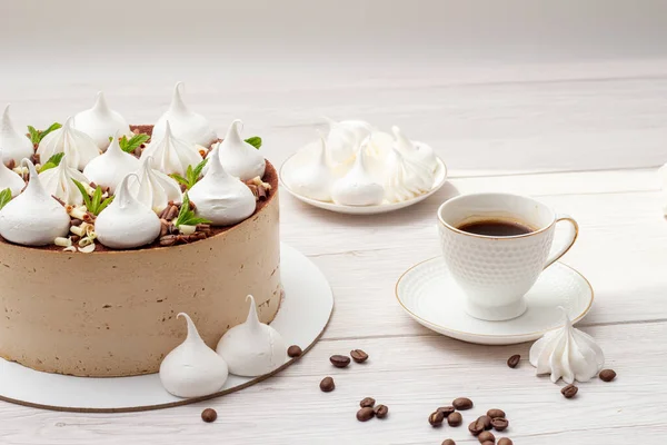 Delicious Brown Cake Marshmallows Cup Coffee — Stock Photo, Image