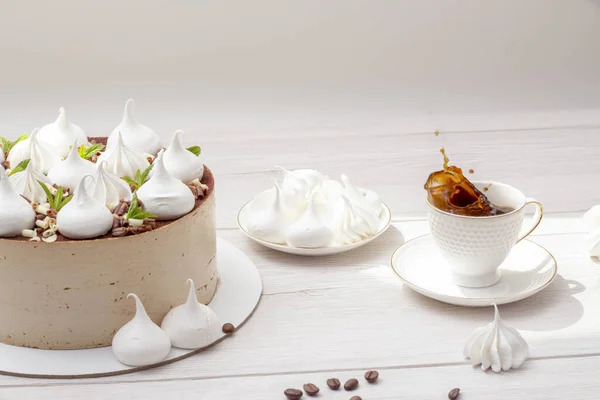 Marshmallow Cake Coffee Splash Mug — Stock Photo, Image