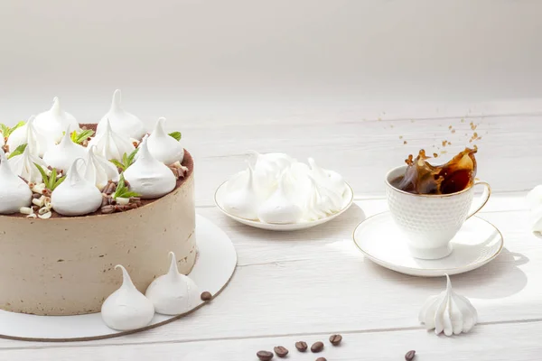 Marshmallow Cake Coffee Splash Mug — Stock Photo, Image